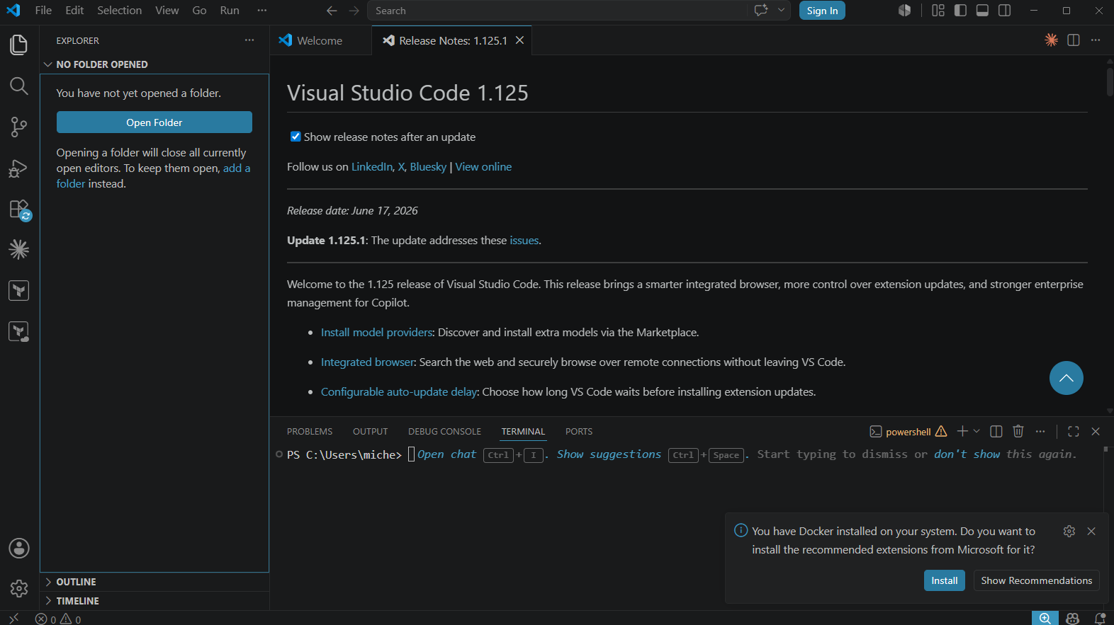 VS Code を起動した直後の画面。左側のエクスプローラーに NO FOLDER OPENED と表示され、その下に Open Folder のボタンがある。
